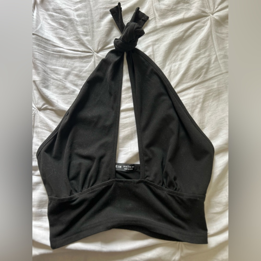 Cross neck black crop top
